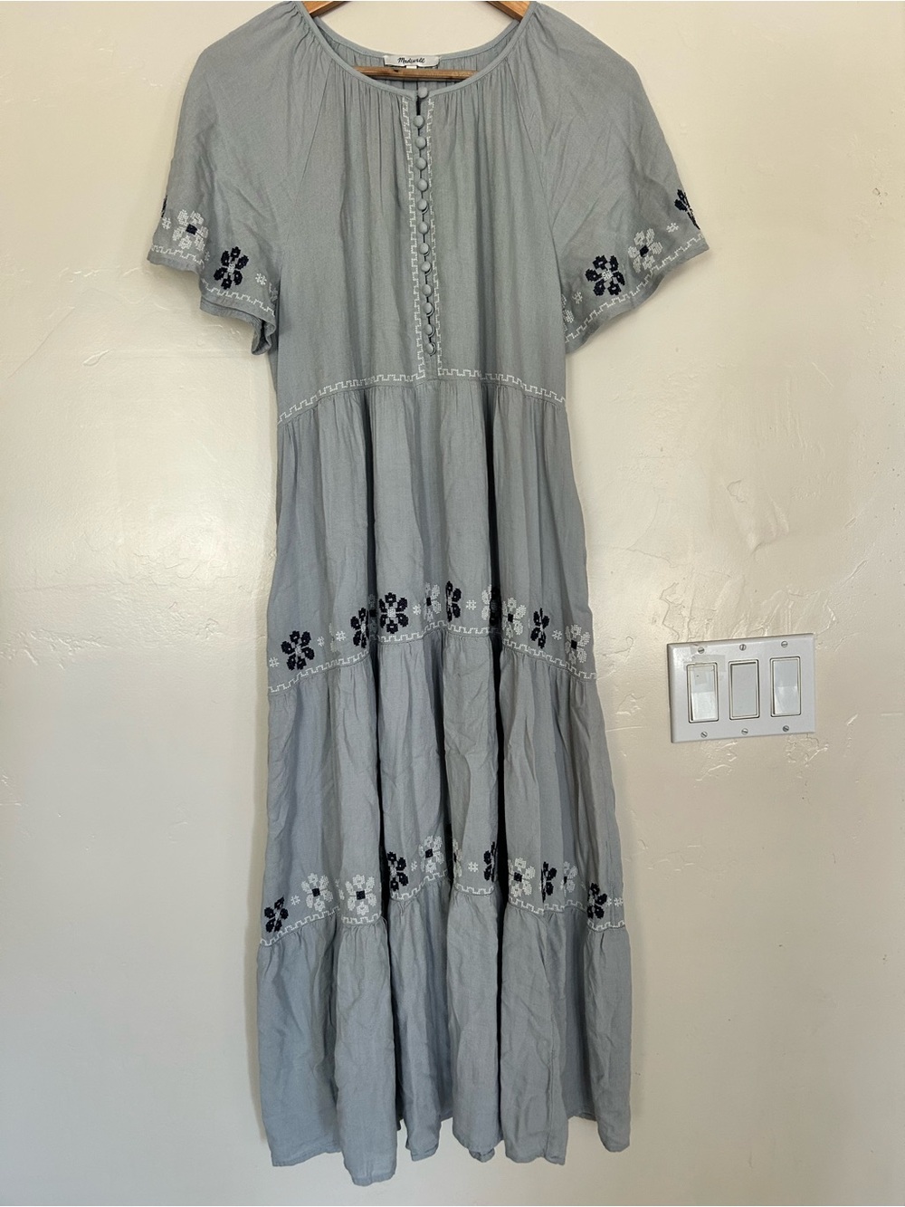 Madewell NWT Embroidered Flutter-Sleeve Tiered Midi Dress M Medium Gray - Picture 4 of 8